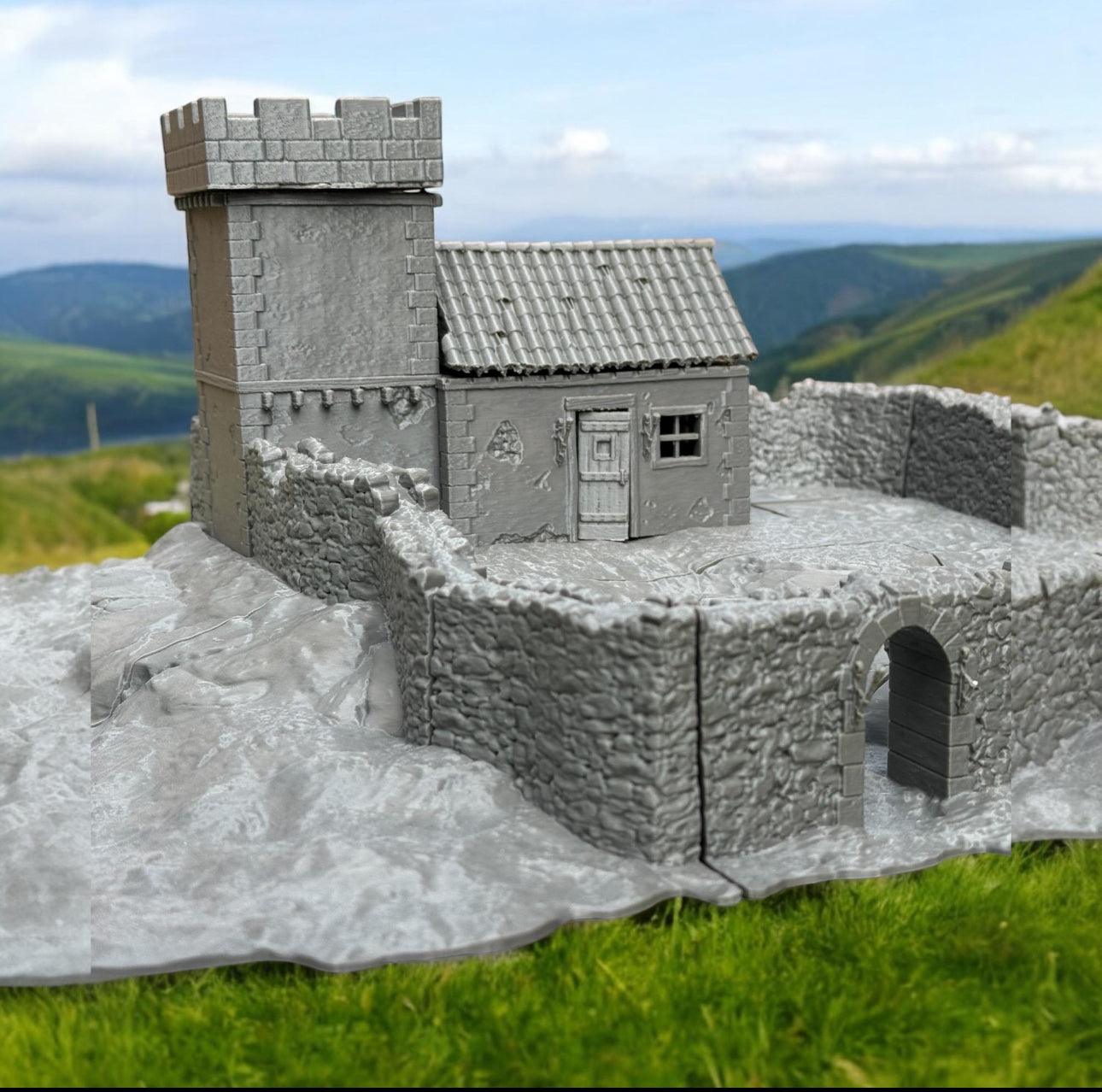 Medieval Dilapidated Sentry Tower. 28mm scale. Modular Castle