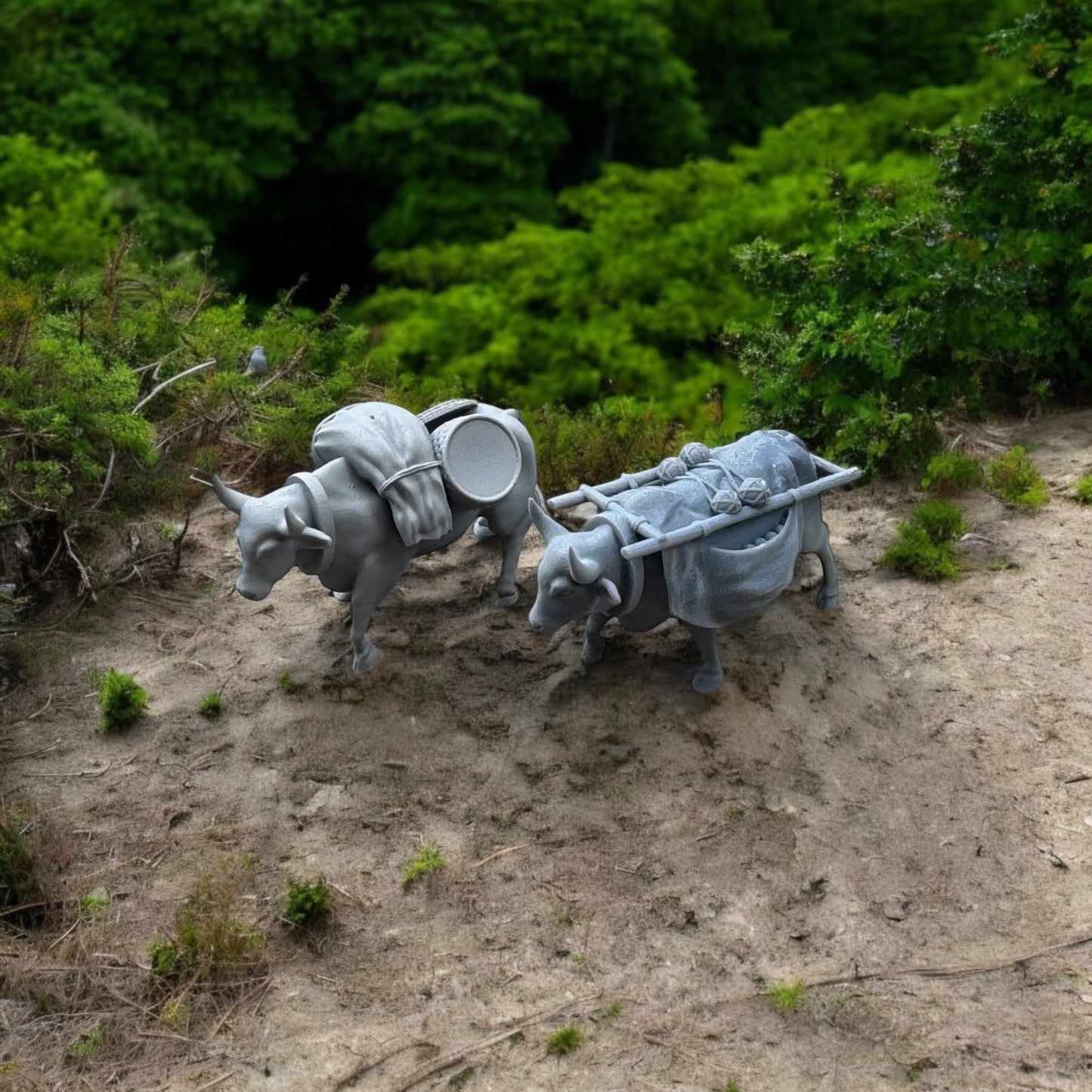 Set of 2 Medieval oxen carries market goods - Wargaming scenery. 28 mm Miniature. Produced by Tofer's Miniatures